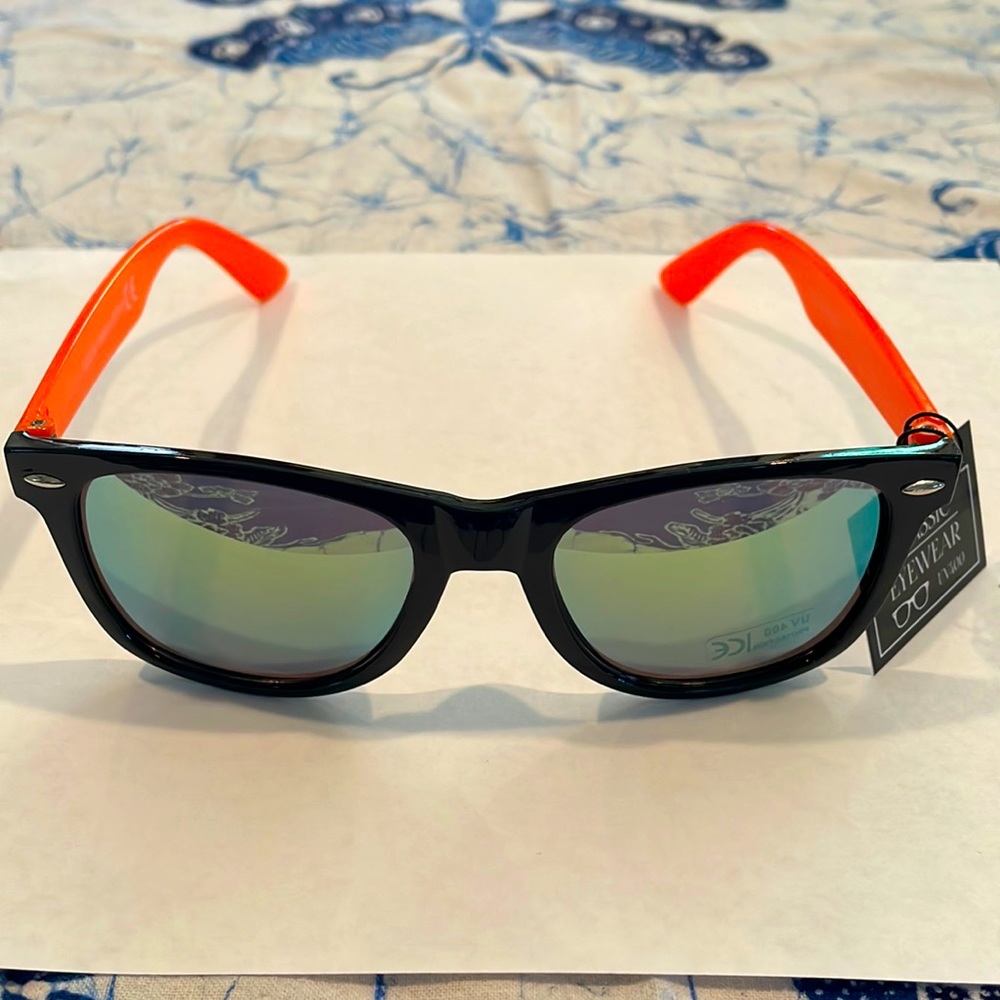 NWT Orange/Black Mirrored Square Sunglasses.